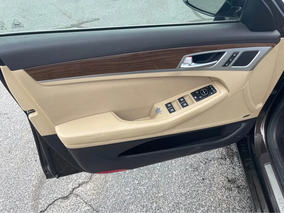 2015 Hyundai Genesis - Image 13 of 20