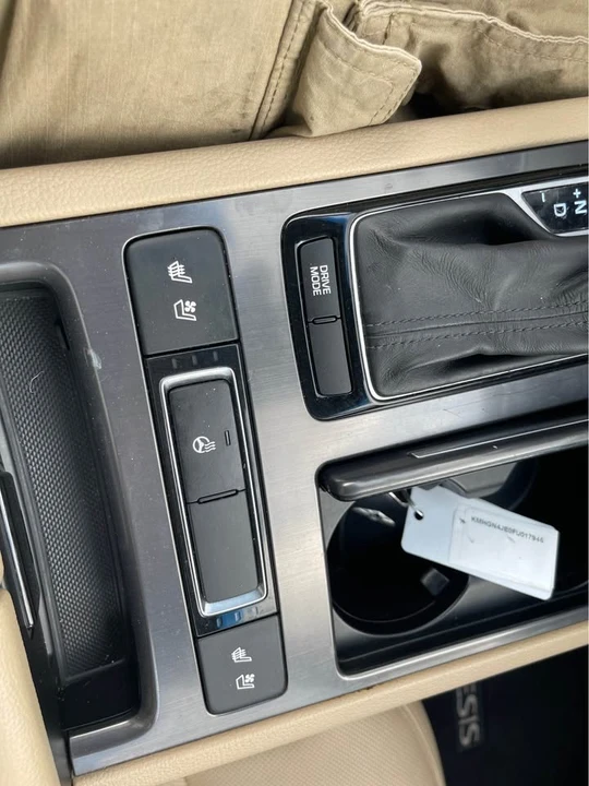 2015 Hyundai Genesis - Image 15 of 20