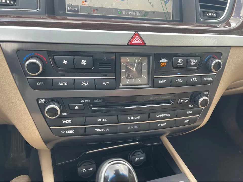 2015 Hyundai Genesis - Image 17 of 20