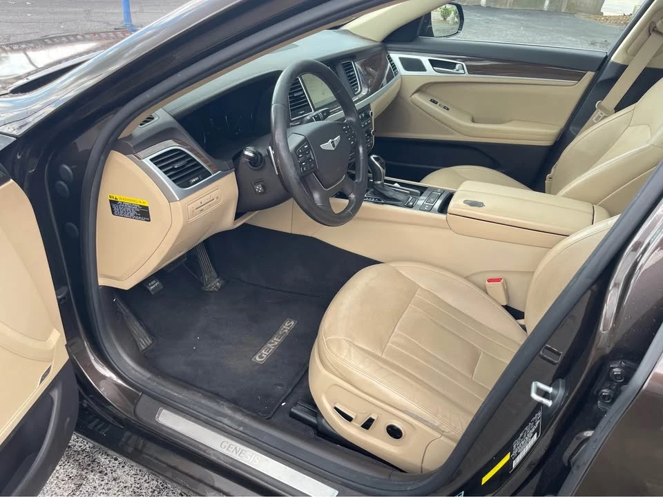 2015 Hyundai Genesis - Image 12 of 20