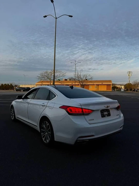 2015 Hyundai Genesis - Image 4 of 17