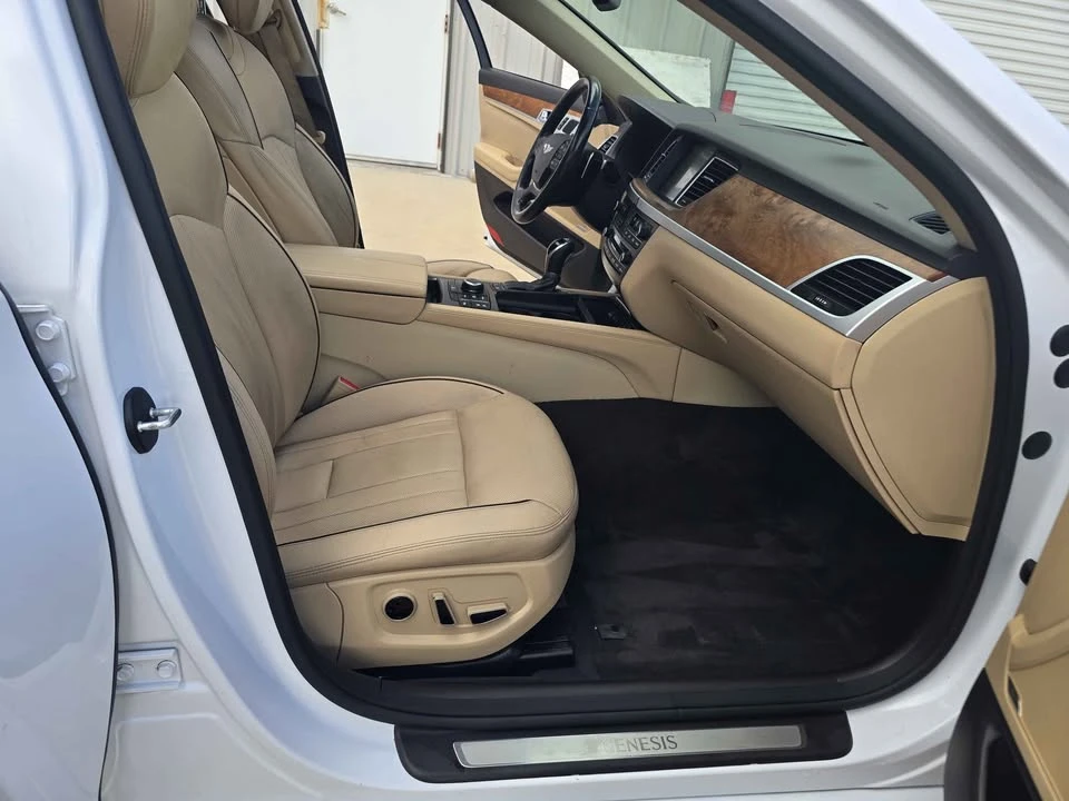 2015 Hyundai Genesis - Image 14 of 18
