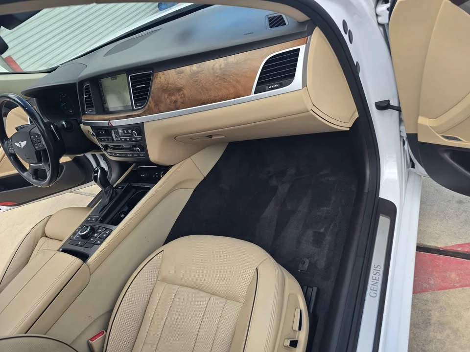 2015 Hyundai Genesis - Image 8 of 18