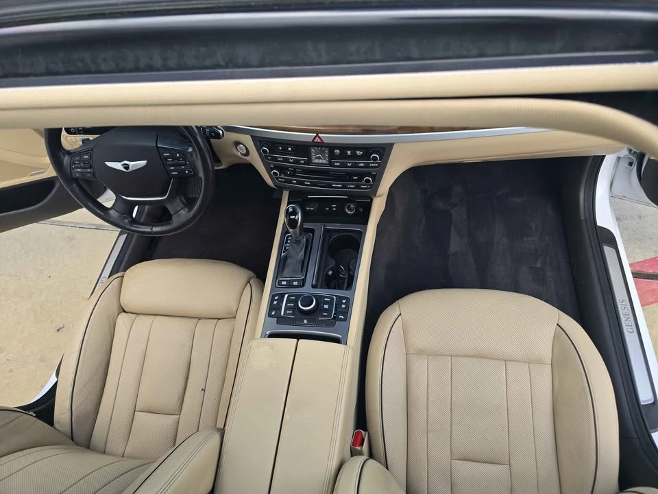 2015 Hyundai Genesis - Image 13 of 18