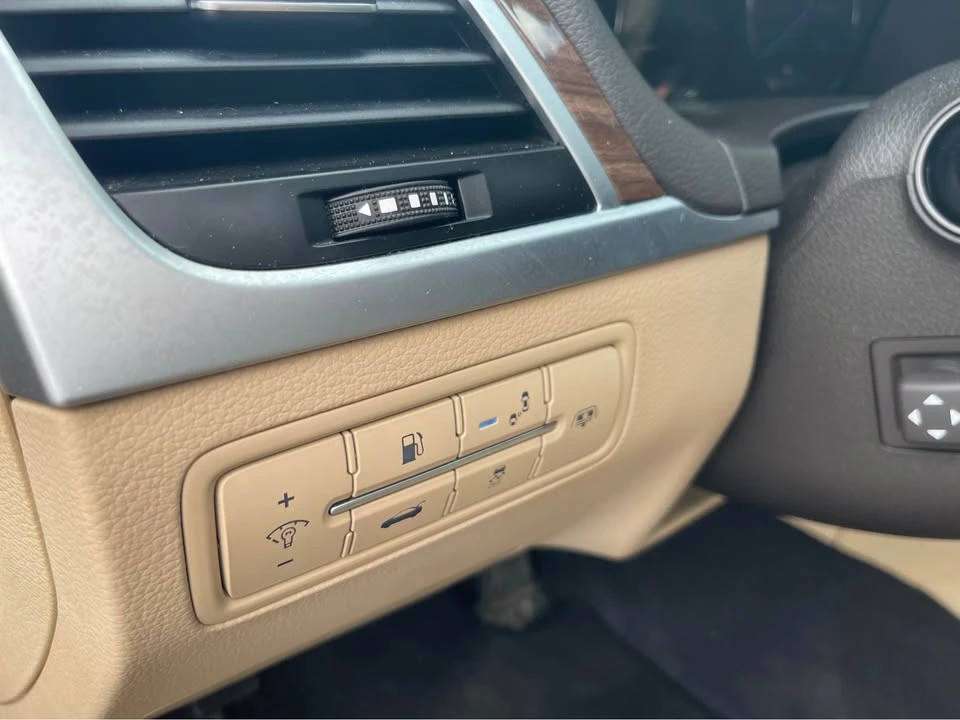 2015 Hyundai Genesis - Image 14 of 20