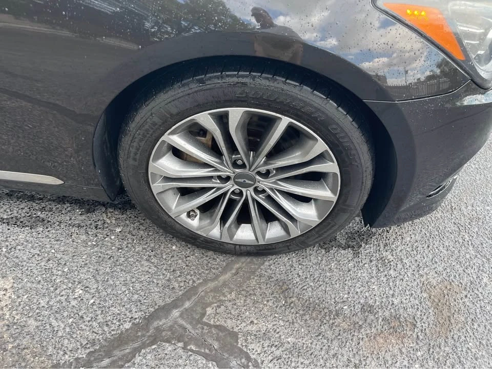 2015 Hyundai Genesis - Image 8 of 20