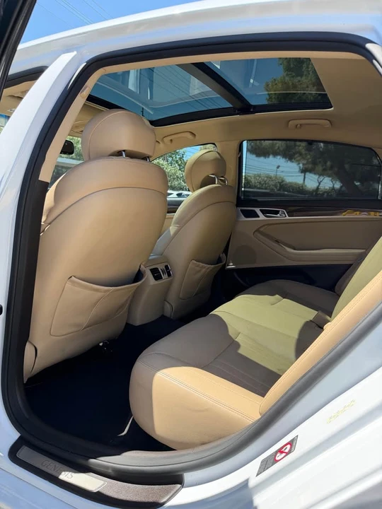 2015 Hyundai Genesis - Image 7 of 11