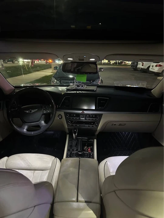 2015 Hyundai Genesis - Image 8 of 11