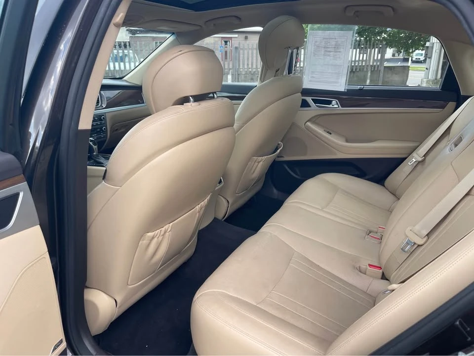 2015 Hyundai Genesis - Image 11 of 20