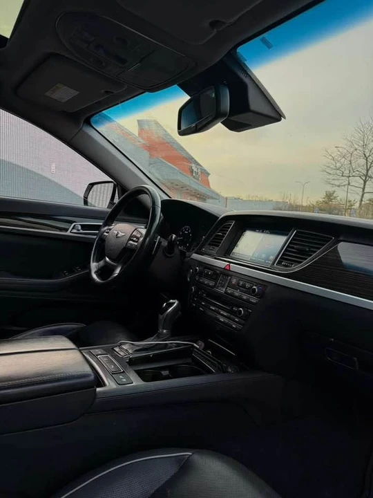 2015 Hyundai Genesis - Image 12 of 17