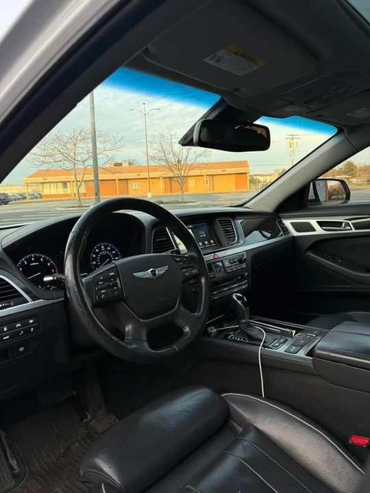 2015 Hyundai Genesis - Image 9 of 17