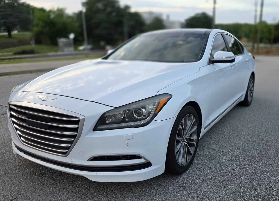2015 Hyundai Genesis - Image 8 of 19