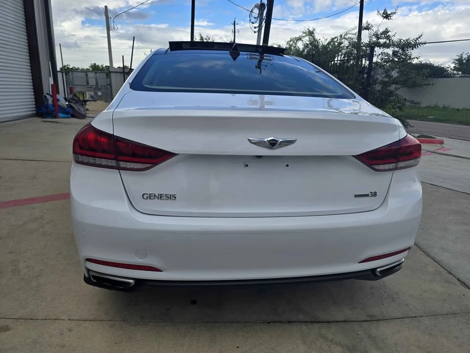 2015 Hyundai Genesis - Image 17 of 18