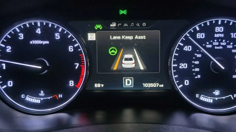 2015 Hyundai Genesis - Image 9 of 19
