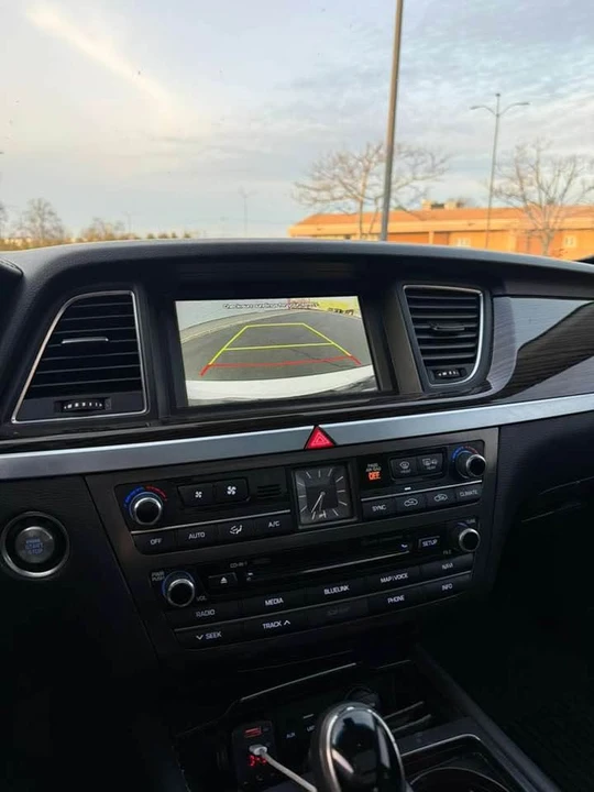 2015 Hyundai Genesis - Image 14 of 17