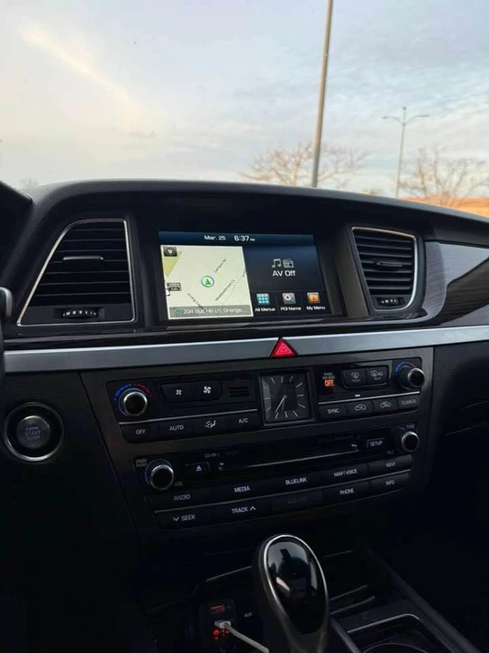 2015 Hyundai Genesis - Image 13 of 17
