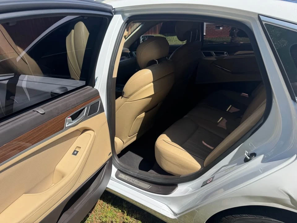 2015 Hyundai Genesis - Image 7 of 11
