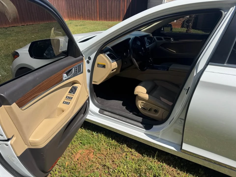2015 Hyundai Genesis - Image 6 of 11