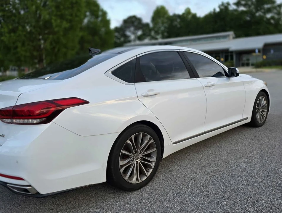 2015 Hyundai Genesis - Image 15 of 19