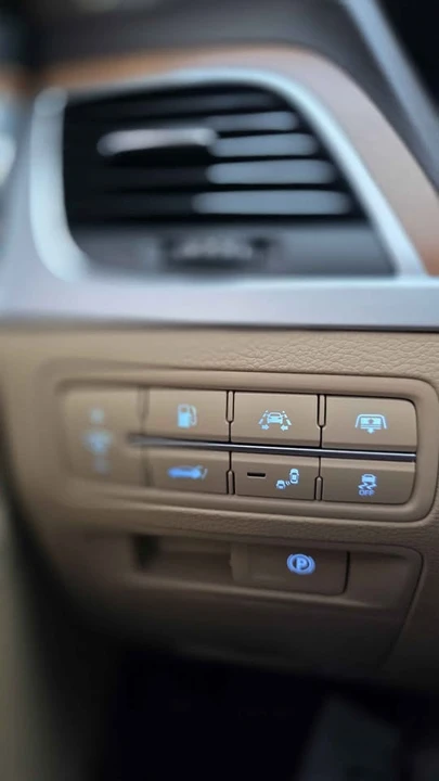 2015 Hyundai Genesis - Image 19 of 19