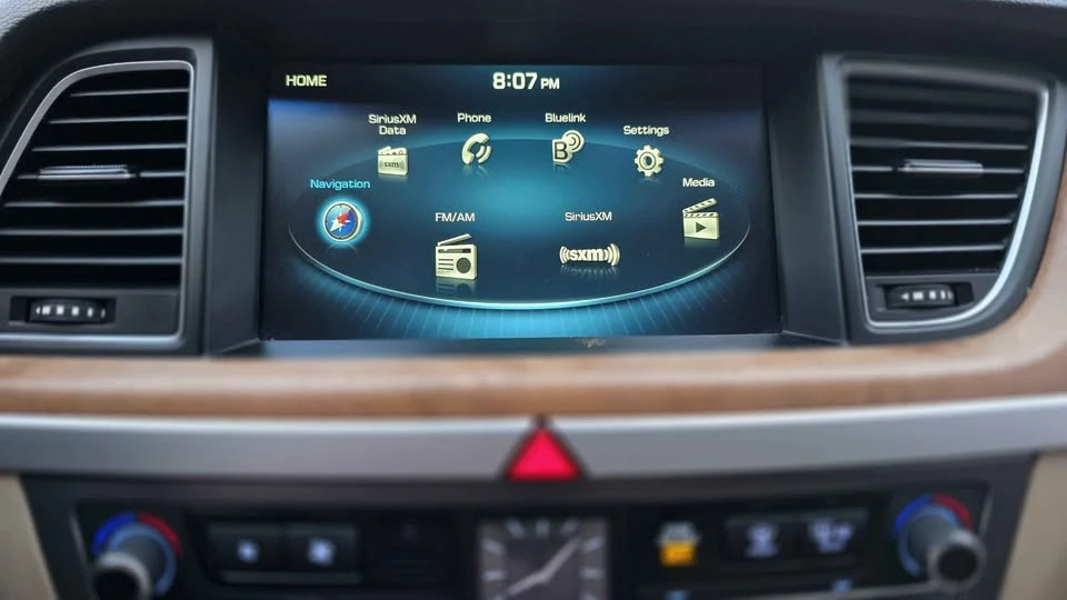 2015 Hyundai Genesis - Image 18 of 19
