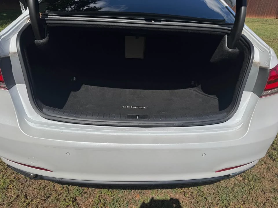 2015 Hyundai Genesis - Image 8 of 11