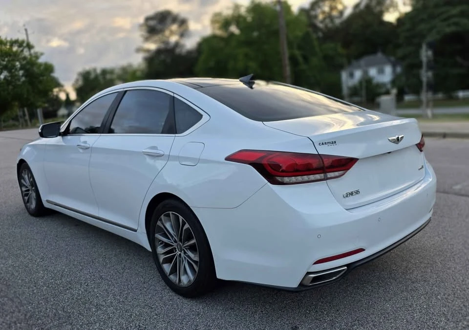 2015 Hyundai Genesis - Image 14 of 19