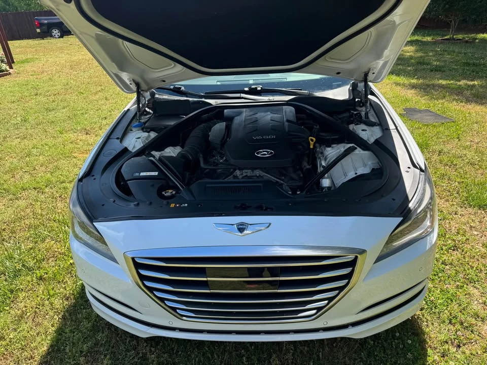 2015 Hyundai Genesis - Image 9 of 11