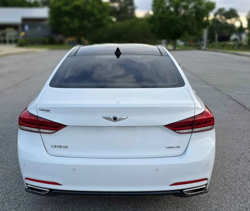 2015 Hyundai Genesis - Image 7 of 19