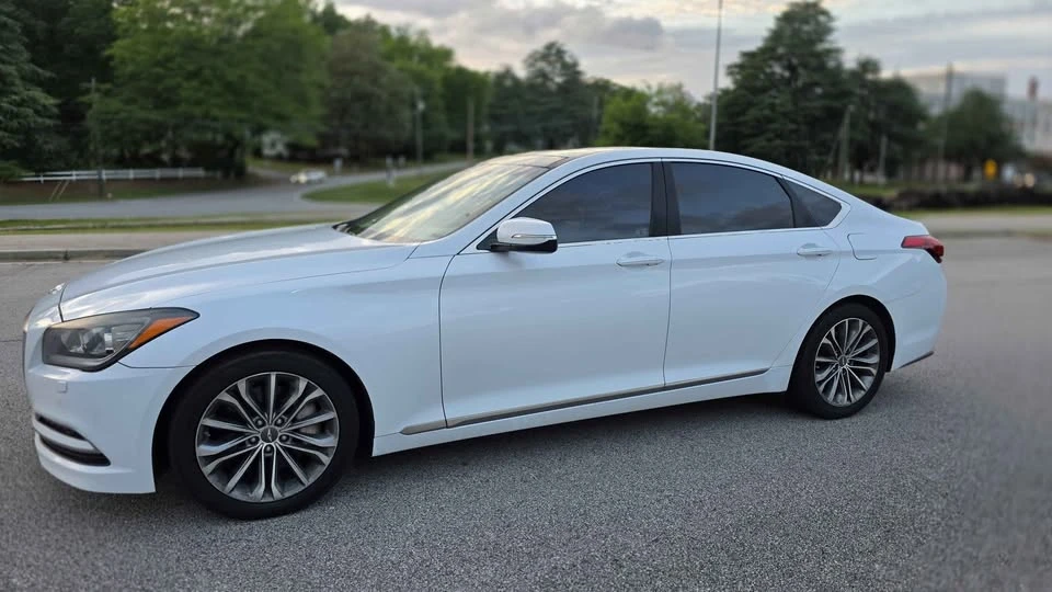 2015 Hyundai Genesis - Image 12 of 19
