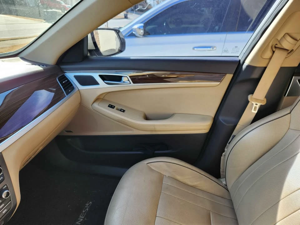 2015 Hyundai Genesis - Image 13 of 14