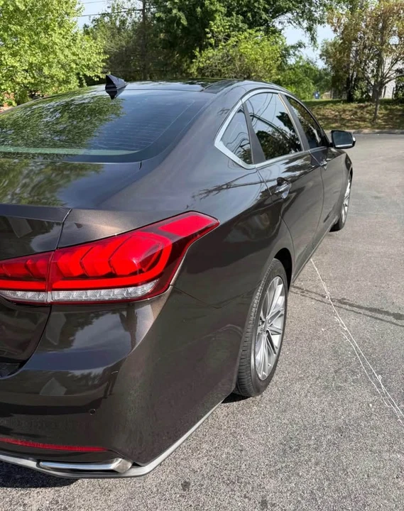 2015 Hyundai Genesis - Image 8 of 17