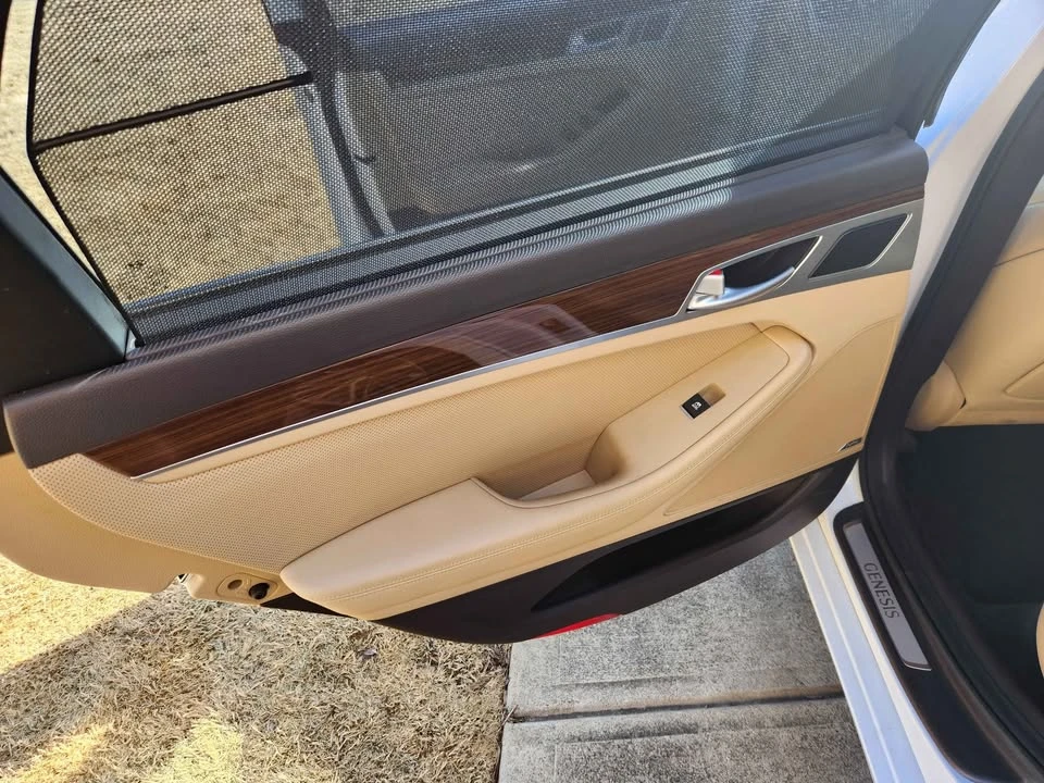 2015 Hyundai Genesis - Image 12 of 14