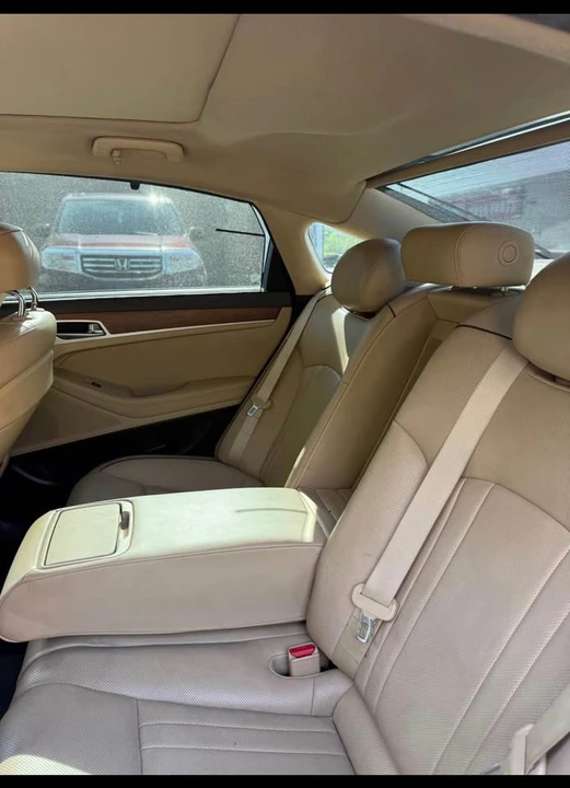 2015 Hyundai Genesis - Image 11 of 17