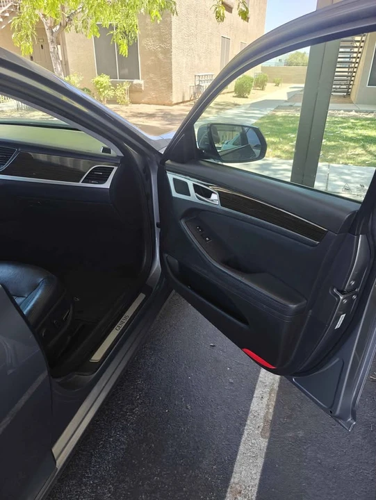 2015 Hyundai Genesis - Image 13 of 14