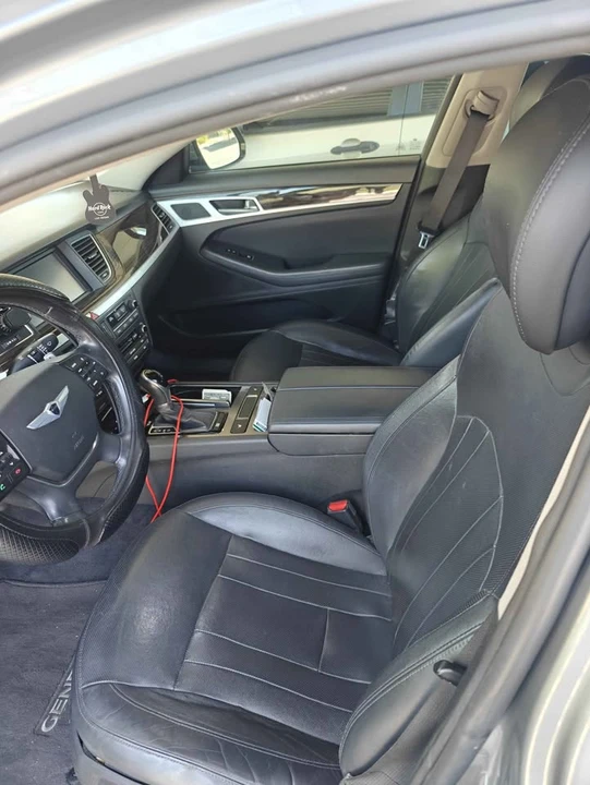 2015 Hyundai Genesis - Image 11 of 14