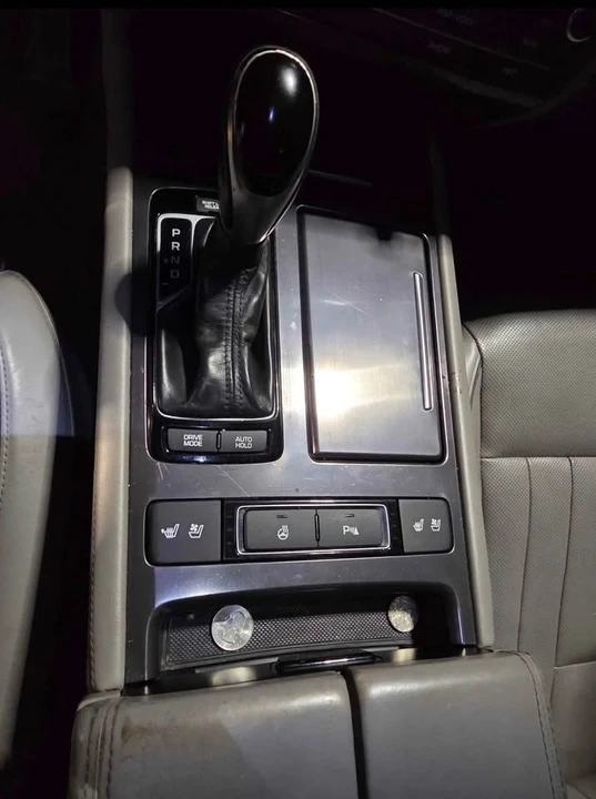 2015 Hyundai Genesis - Image 7 of 9