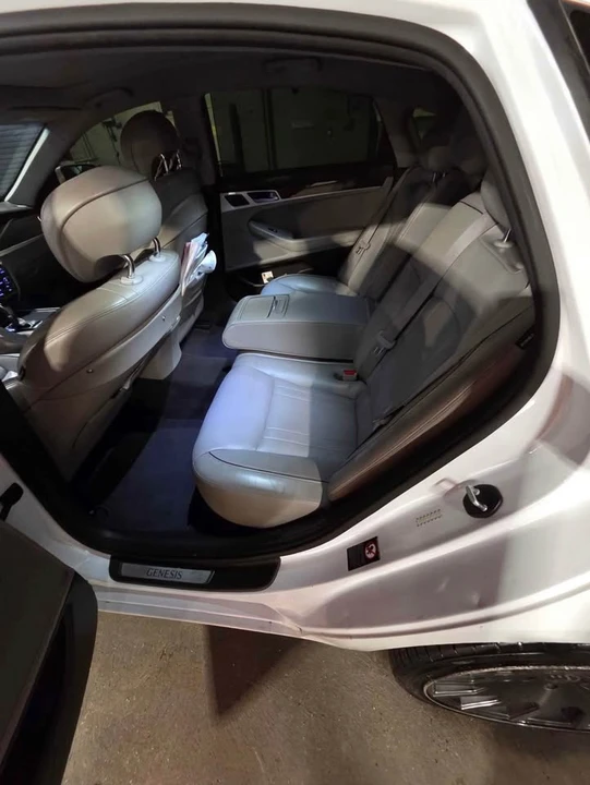 2015 Hyundai Genesis - Image 6 of 9