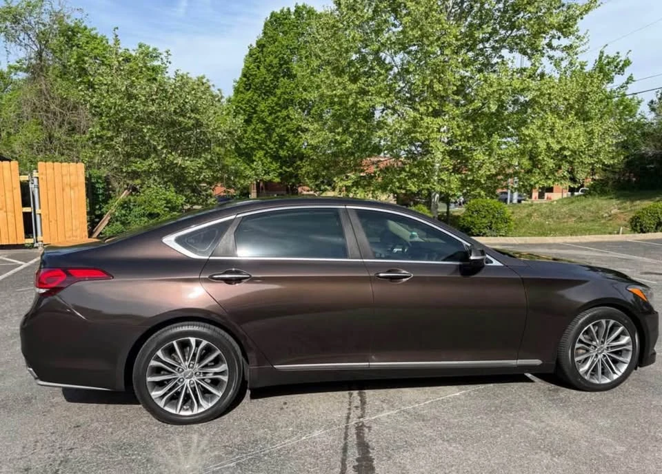 2015 Hyundai Genesis - Image 9 of 17