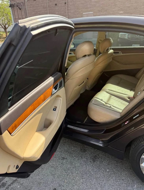 2015 Hyundai Genesis - Image 10 of 17