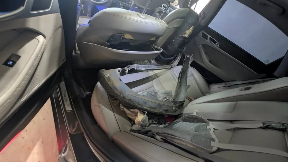 2015 Hyundai Genesis - Image 11 of 18