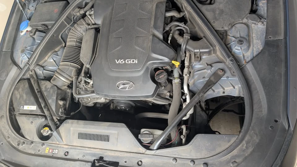 2015 Hyundai Genesis - Image 6 of 18
