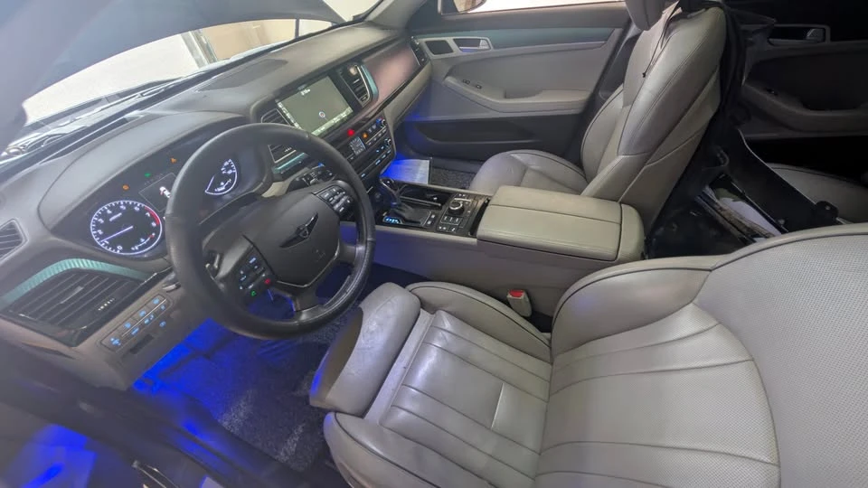 2015 Hyundai Genesis - Image 10 of 18