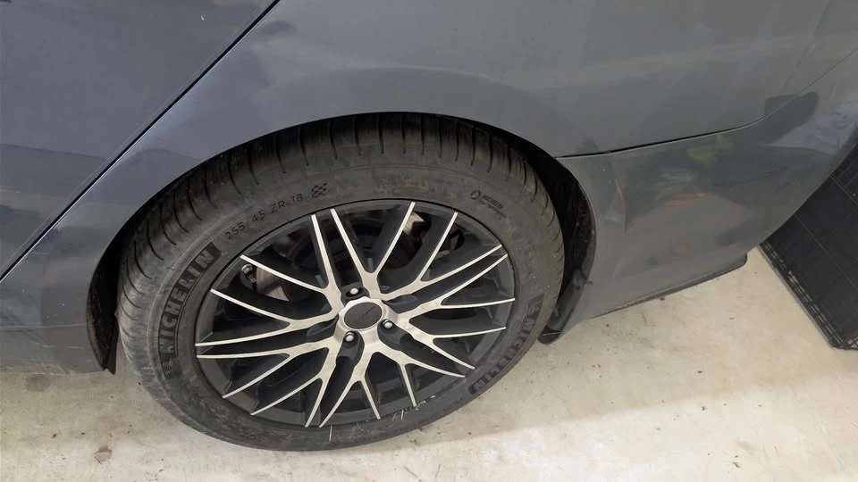 2015 Hyundai Genesis - Image 15 of 18