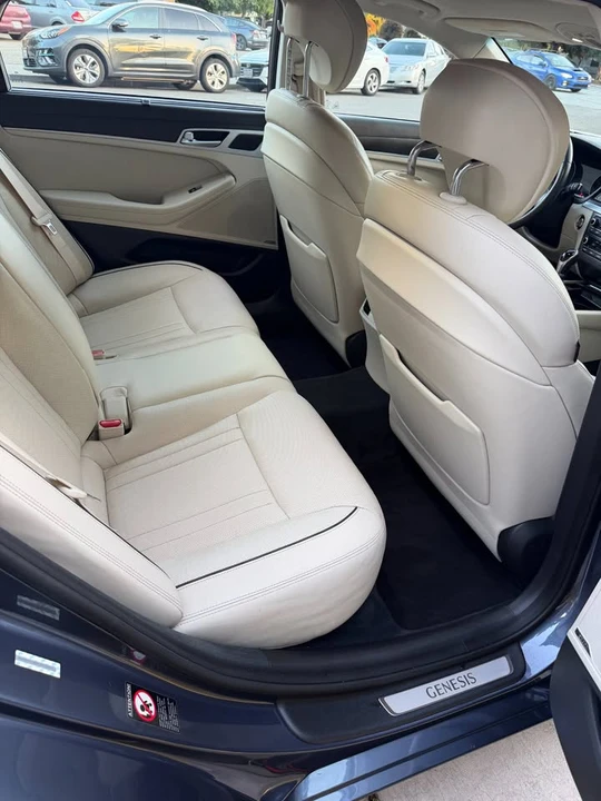 2015 Hyundai Genesis - Image 11 of 13
