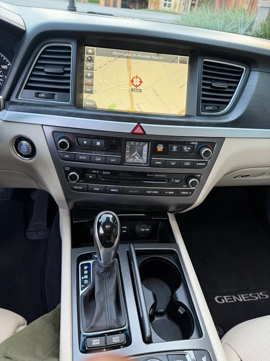 2015 Hyundai Genesis - Image 4 of 13