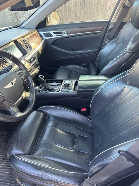 2015 Hyundai Genesis - Image 6 of 10