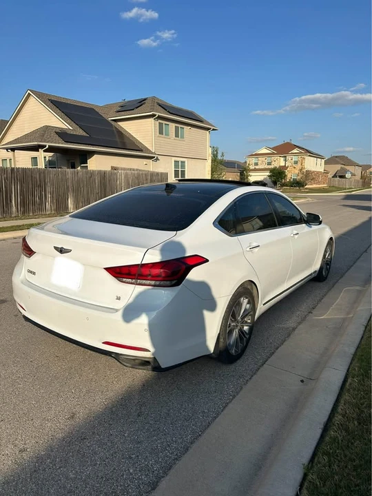 2015 Hyundai Genesis - Image 4 of 10