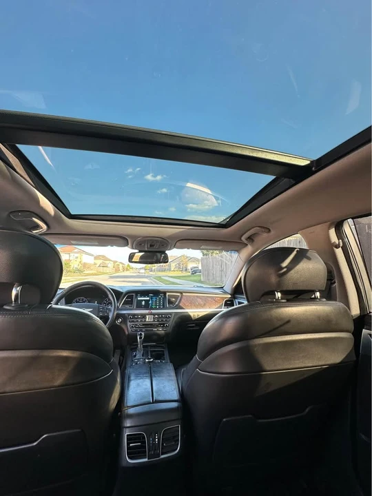 2015 Hyundai Genesis - Image 8 of 10