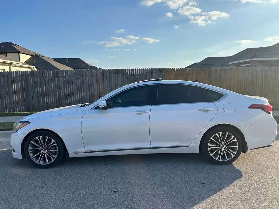 2015 Hyundai Genesis - Image 2 of 10